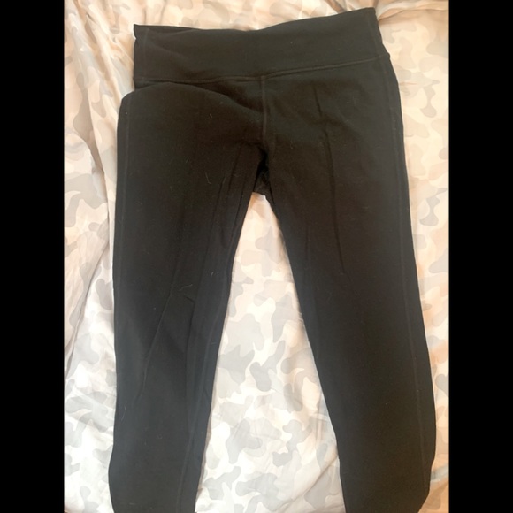 Athleta Pants - CAPRI LENGTH ATHLETA LEGGINGS